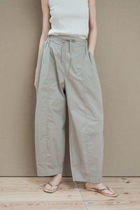 パラシュートパンツ