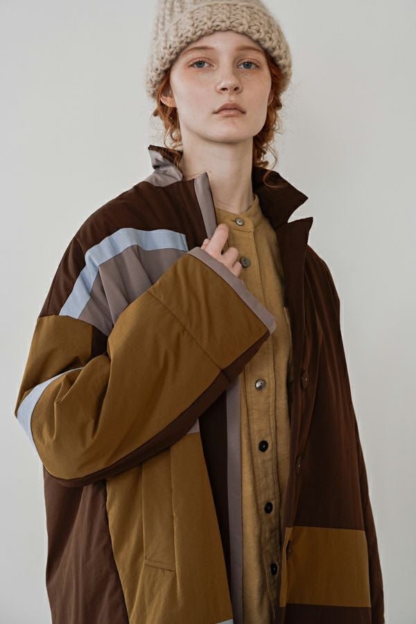 配色パッチ中綿コート | メゾンドアムウ