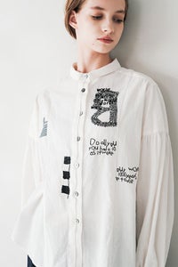 グラフィック刺繍ブラウス