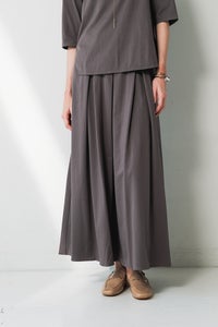 タックカットスカート