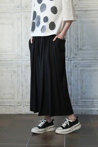 ランダムタックパンツ