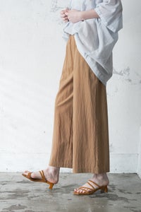 ストレートカラーパンツ